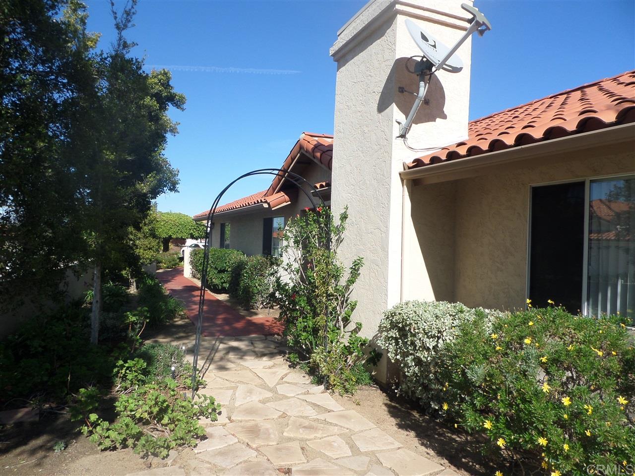 1074 Ridge Heights Drive Fallbrook, CA 92028 - Photo 4 of 19