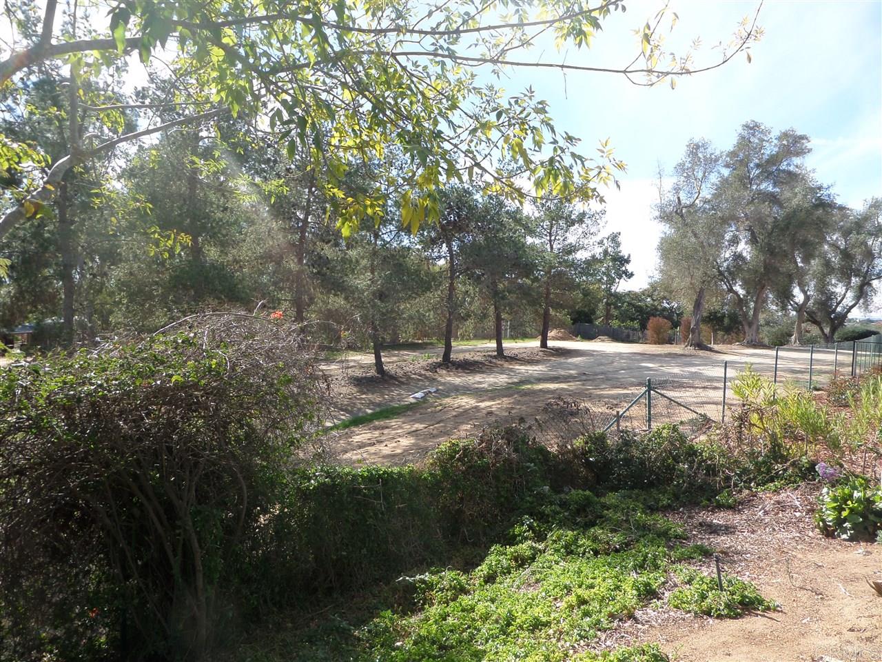 1074 Ridge Heights Drive Fallbrook, CA 92028 - Photo 5 of 19