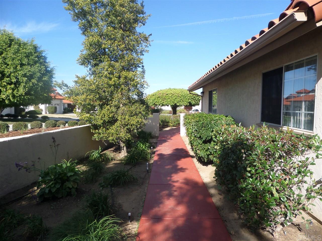 1074 Ridge Heights Drive Fallbrook, CA 92028 - Photo 6 of 19