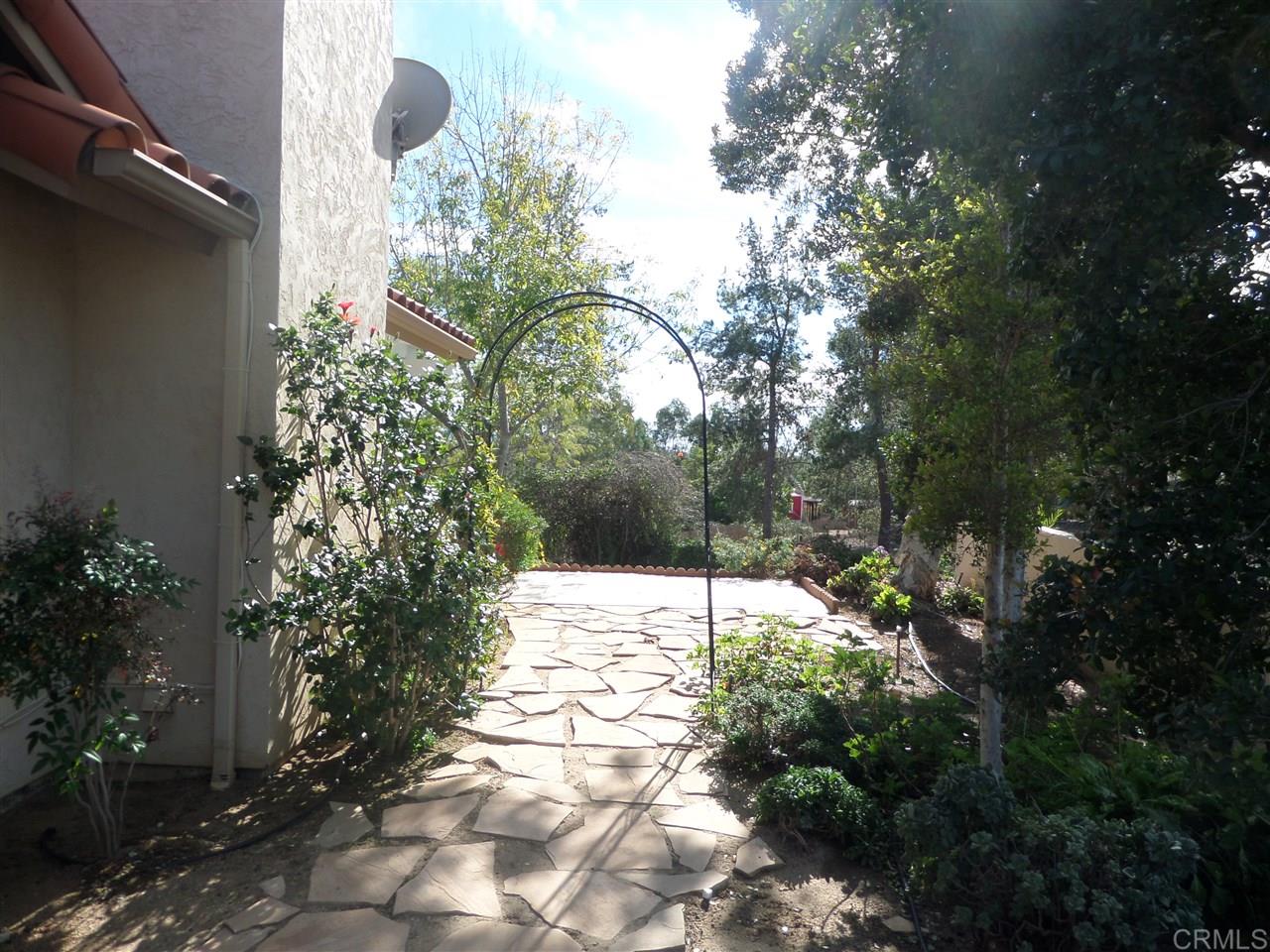 1074 Ridge Heights Drive Fallbrook, CA 92028 - Photo 7 of 19
