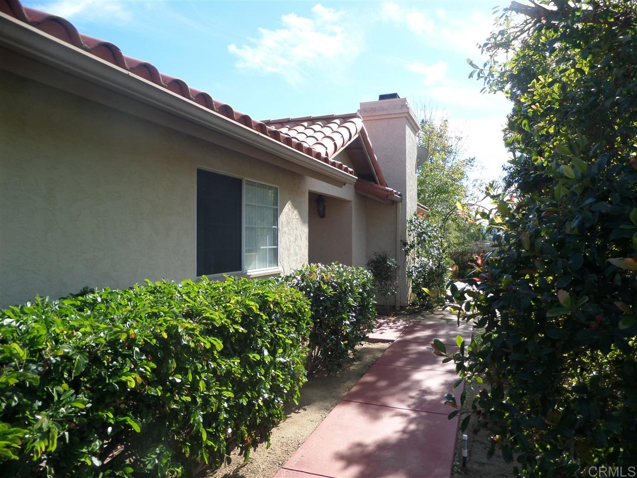 1074 Ridge Heights Drive Fallbrook, CA 92028 - Photo 9 of 19