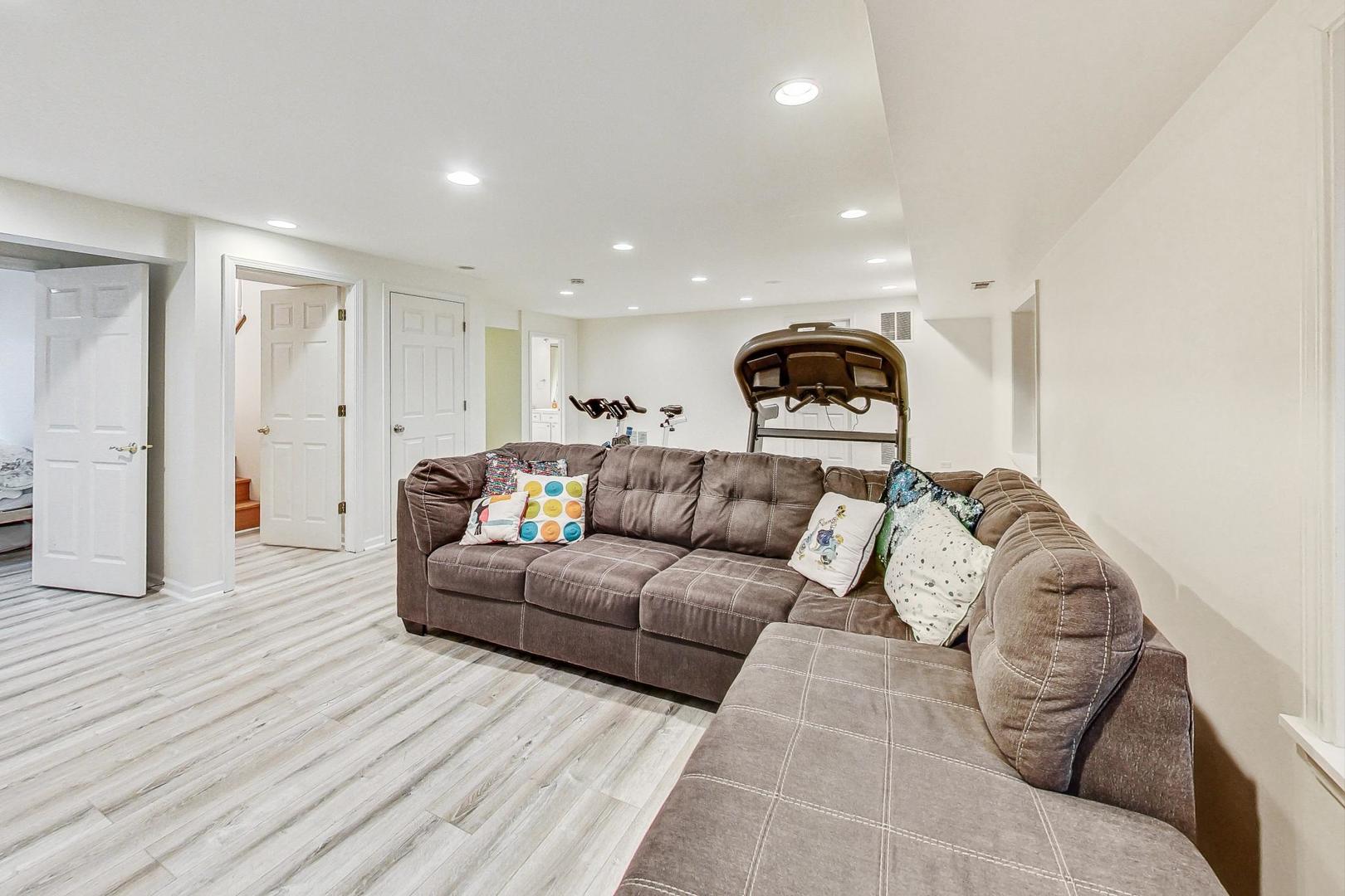 1720 Canfield Road Park Ridge, IL 60068 - Photo 38 of 55 Gallery Image 38