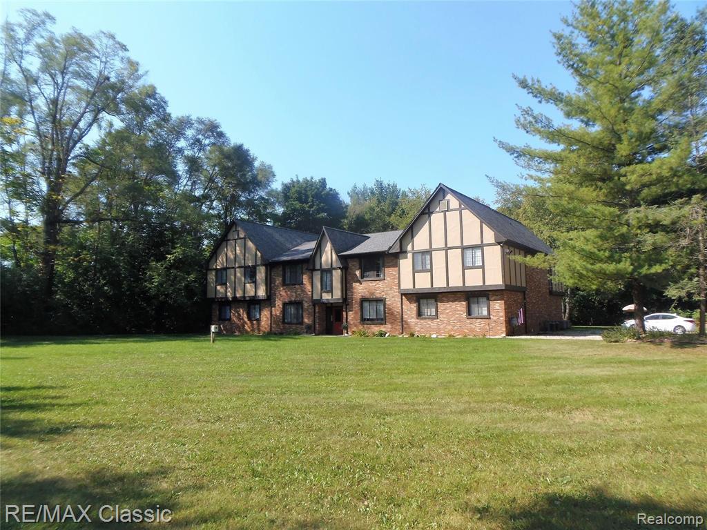 2049 Duck Lake Road North, Unit 7 Highland, MI 48356 - Photo 2 of 21