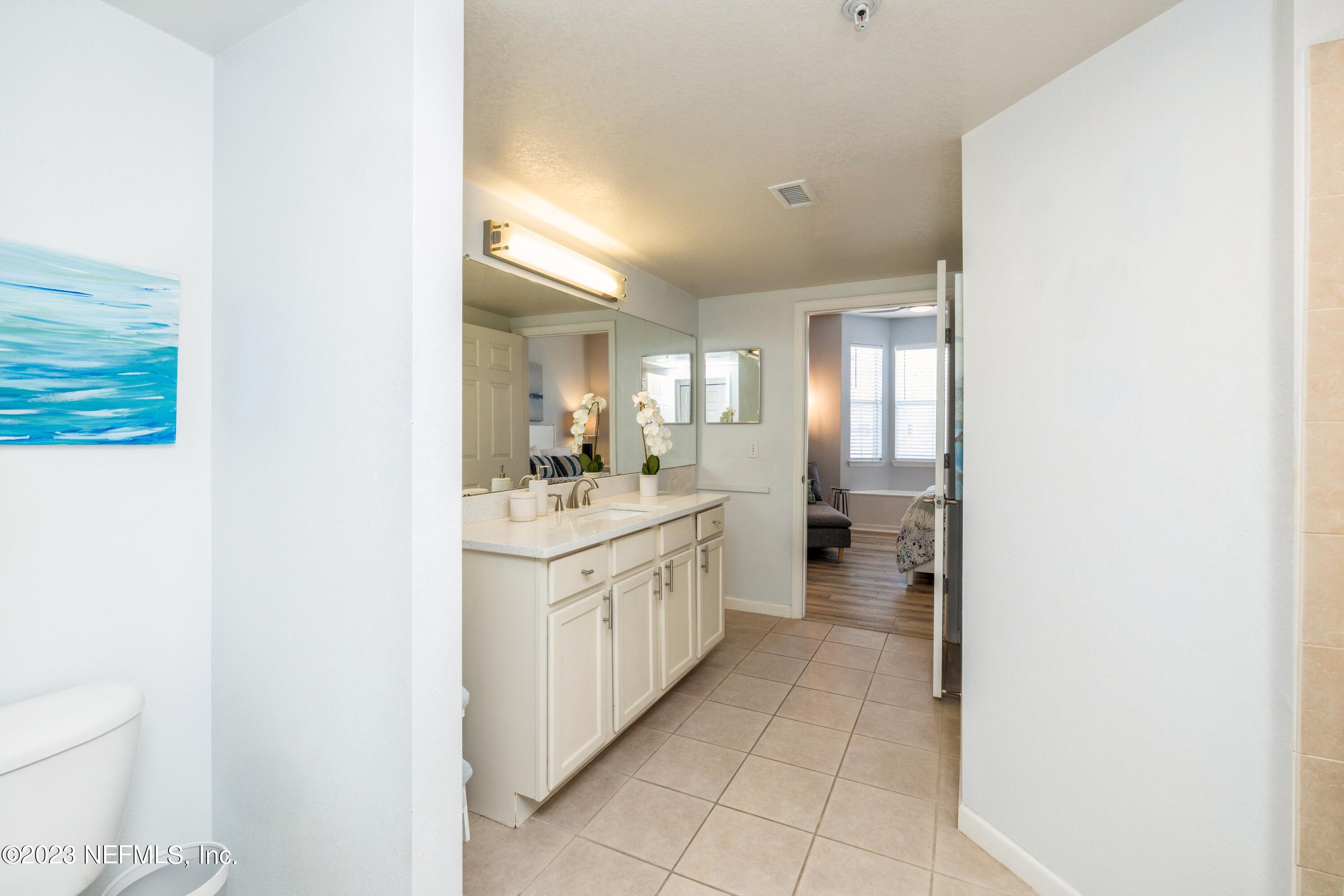 8550 Touchton Road, Unit 833 Jacksonville, FL 32216 - Photo 23 of 39 27_8550TouchtonRd_833_323_Bathroom_HiRes