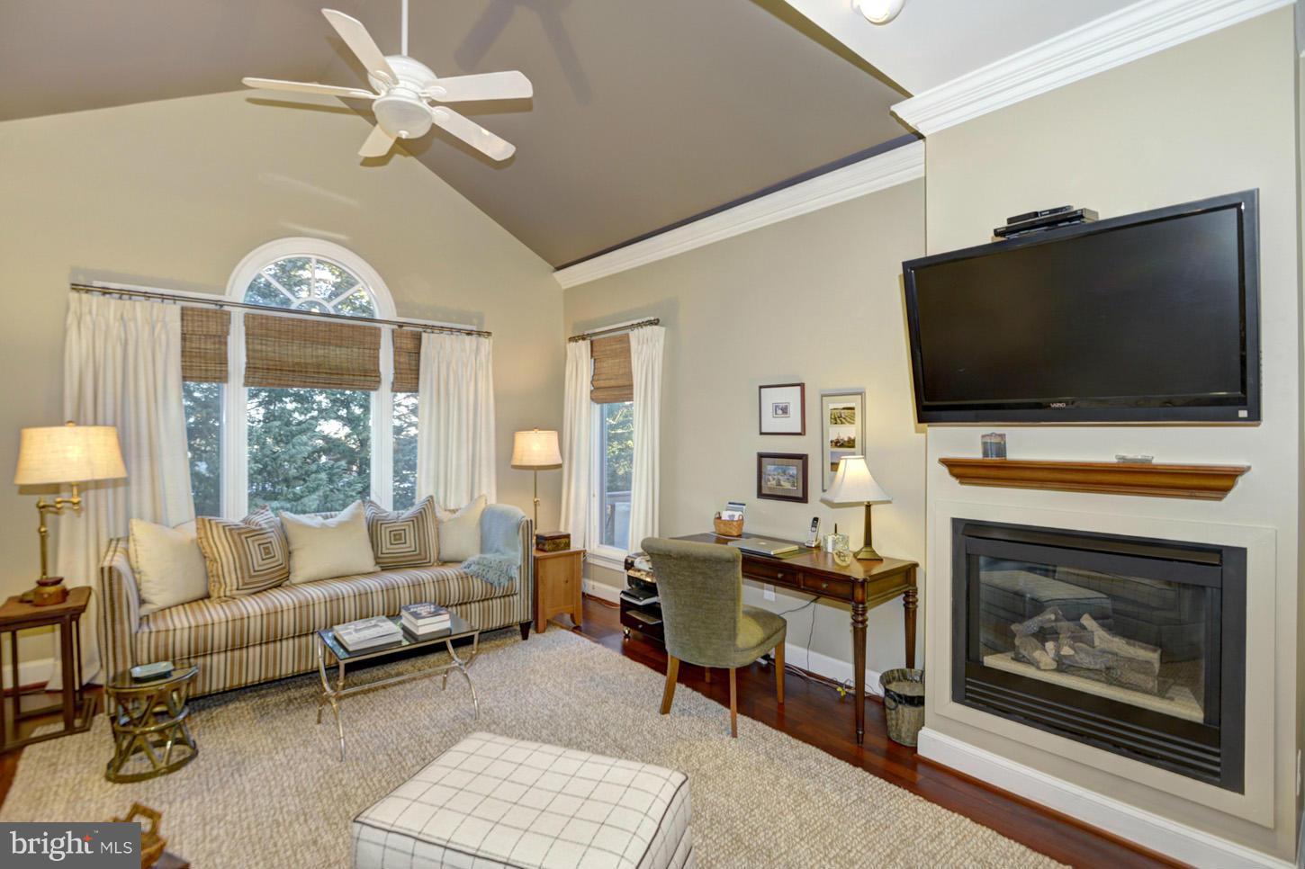 1925 South Arlington Ridge Road Arlington, VA 22202 - Photo 15 of 30 MBR sitting area and fireplace on main level