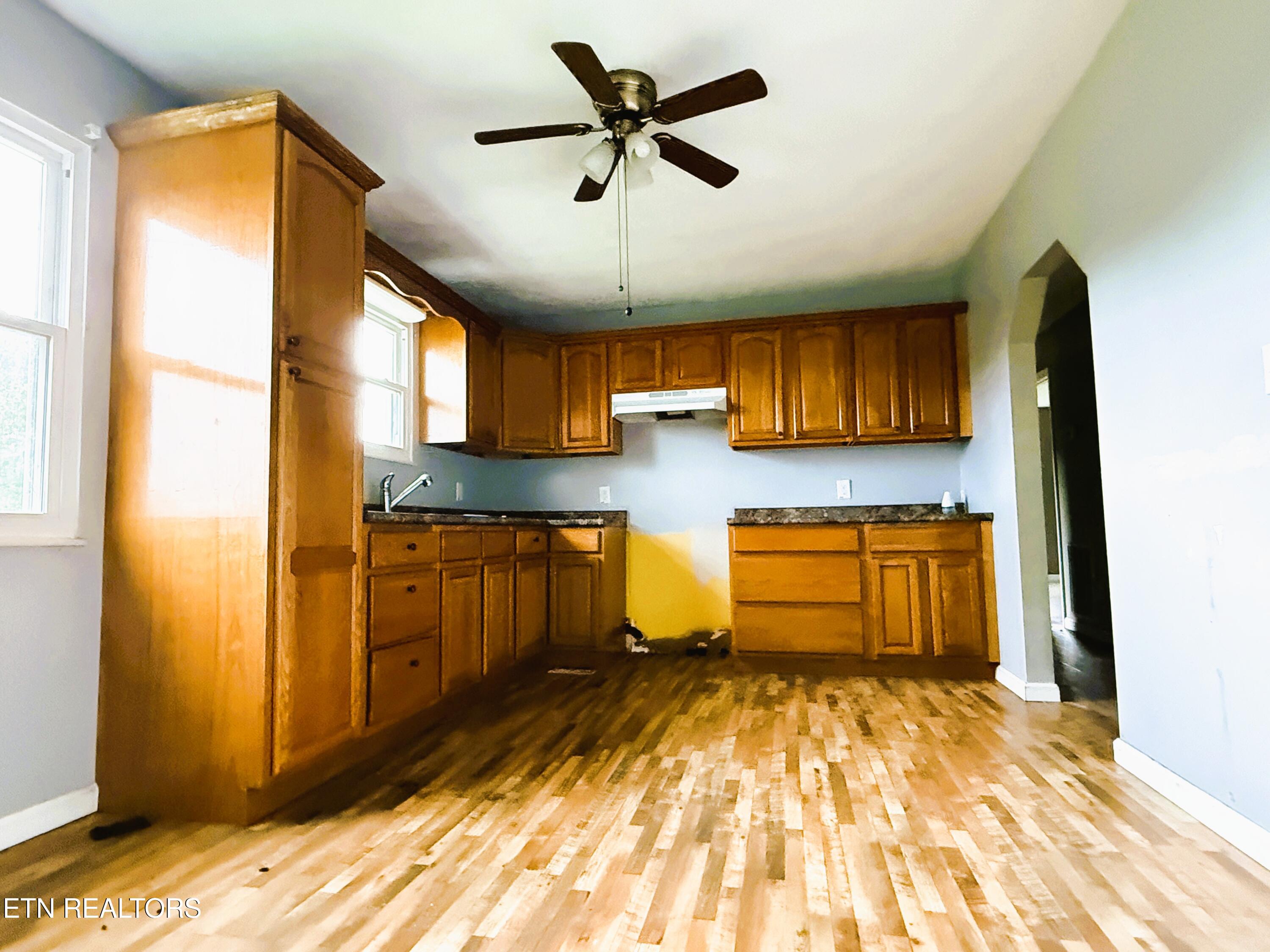 413 Sunset Hills Road Sneedville, TN 37869 - Photo 13 of 23 Photo Apr 21 2025, 3 33 18 PM