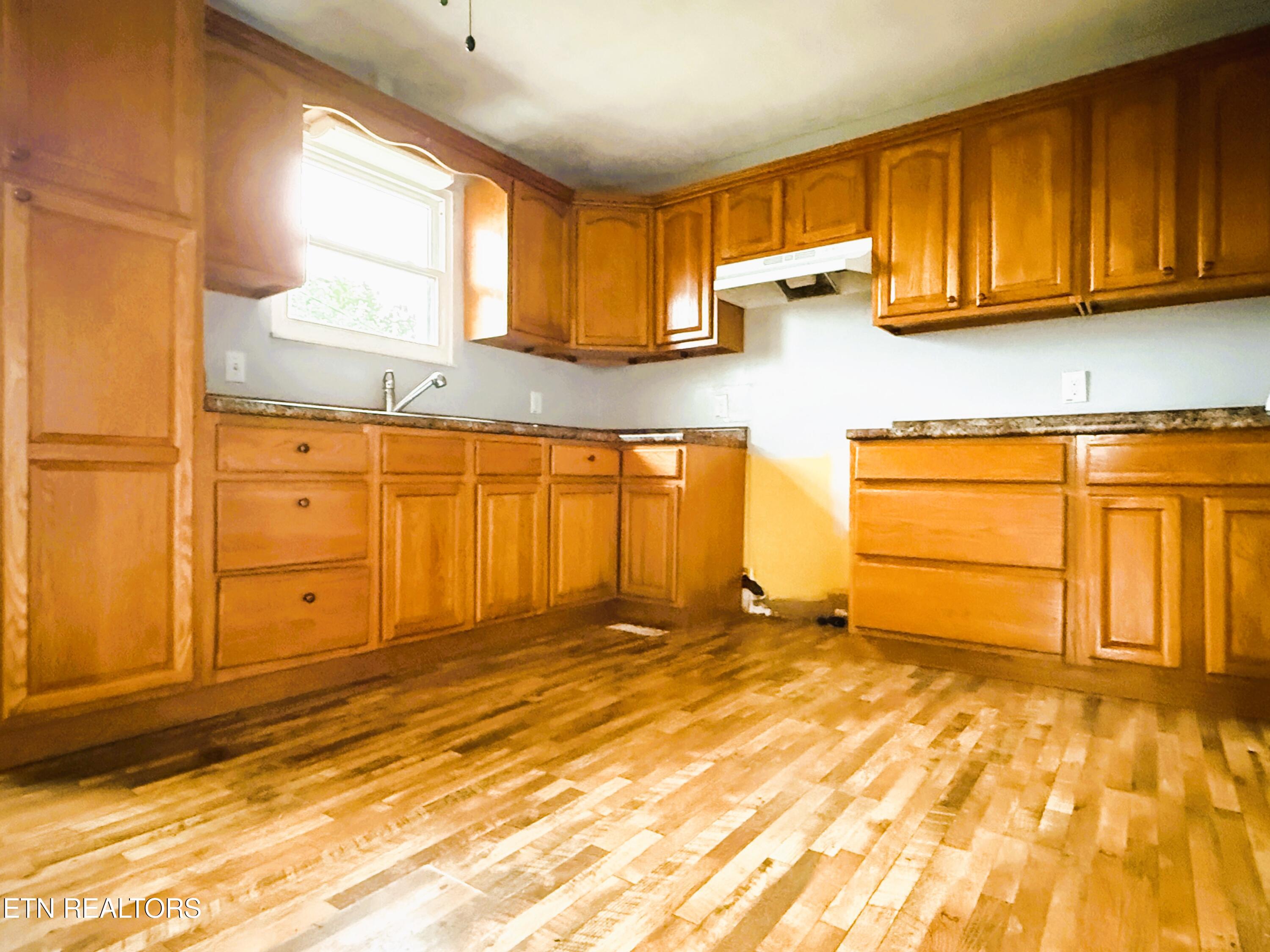 413 Sunset Hills Road Sneedville, TN 37869 - Photo 14 of 23 Photo Apr 21 2025, 3 33 42 PM