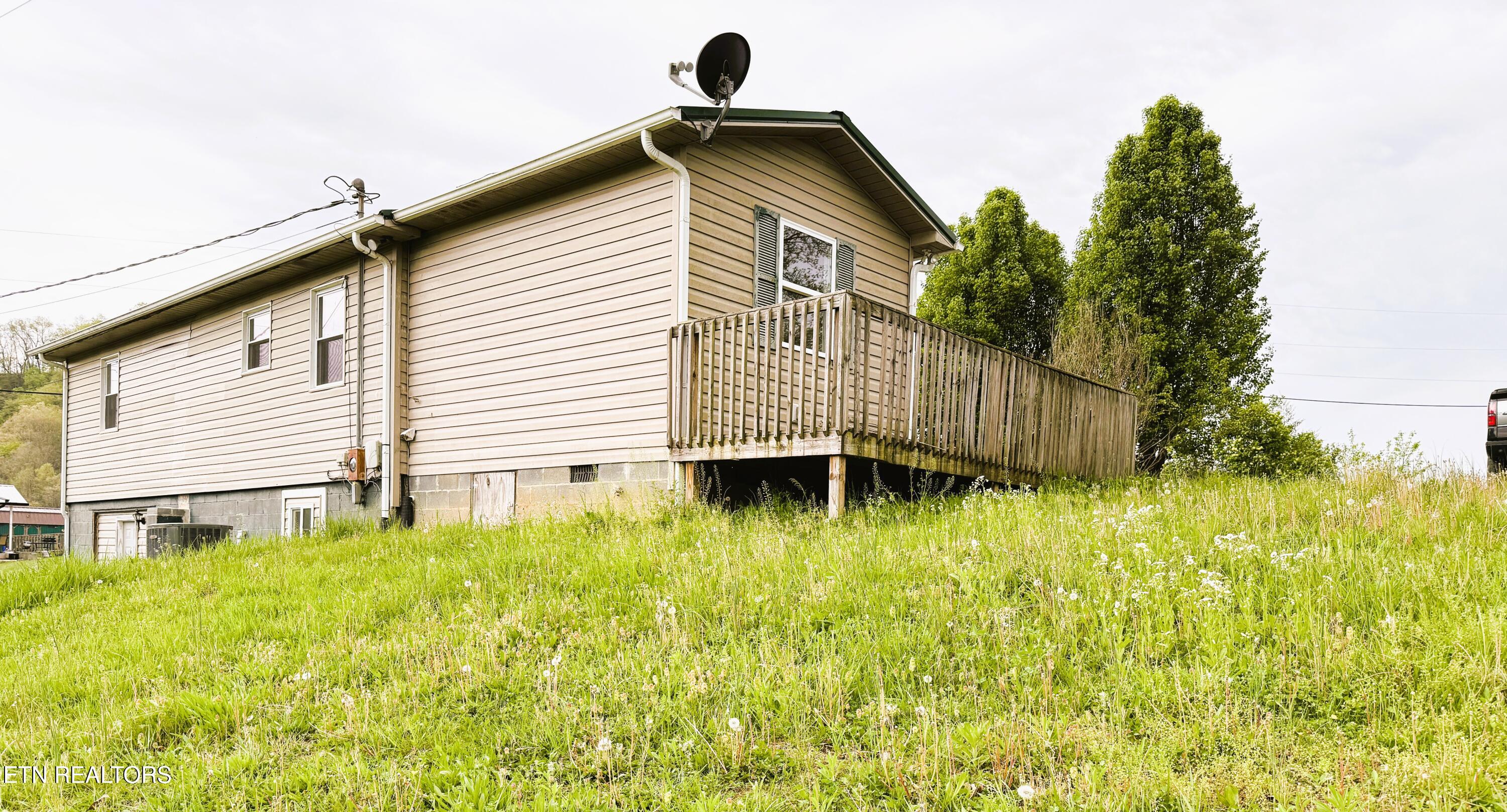 413 Sunset Hills Road Sneedville, TN 37869 - Photo 7 of 23 Photo Apr 21 2025, 3 27 23 PM