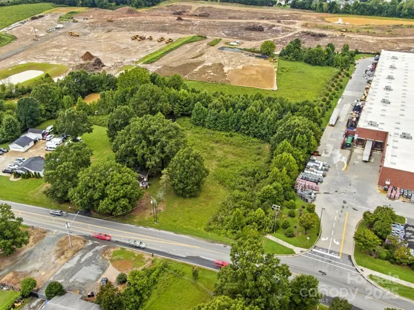 an aerial view of a yard