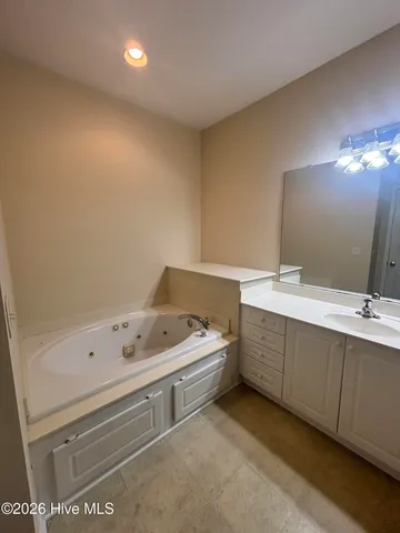 $1,550 | 712 Indica Court, Unit 201, Wilmington, NC 28405