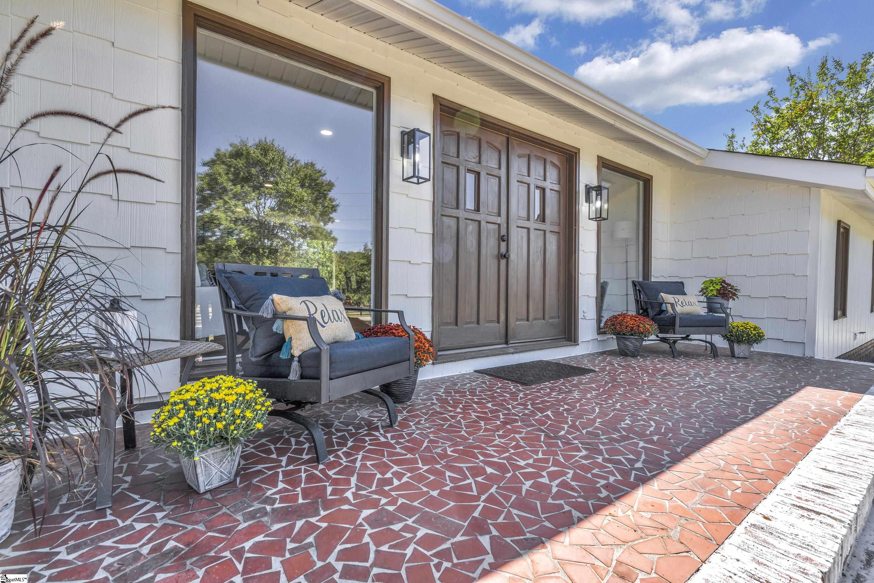 311 Old Pendleton Road Greenville, SC 29611 - Photo 4 of 32 Gallery Image 4