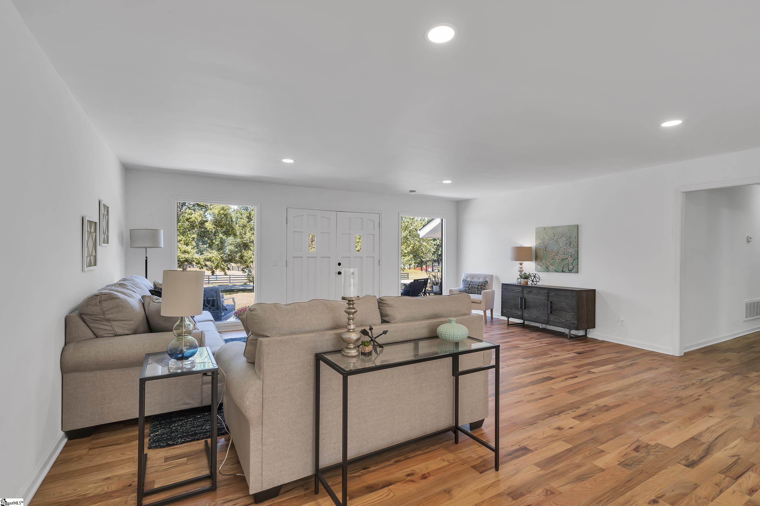 311 Old Pendleton Road Greenville, SC 29611 - Photo 6 of 32 Gallery Image 6