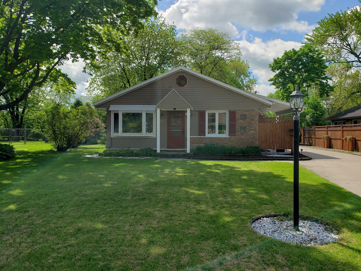 411 Marshall Road Northbrook, IL 60062 - Photo 1 of 19