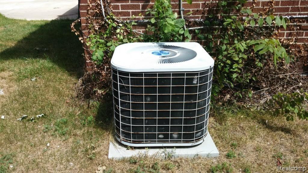 16163 Sunderland Road Detroit, MI 48219 - Photo 26 of 28 20150804_122418.jpg
