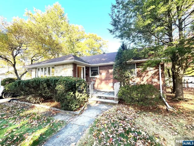 $888,000 | 14 Oaklynn Place, Glen Rock, NJ 07452