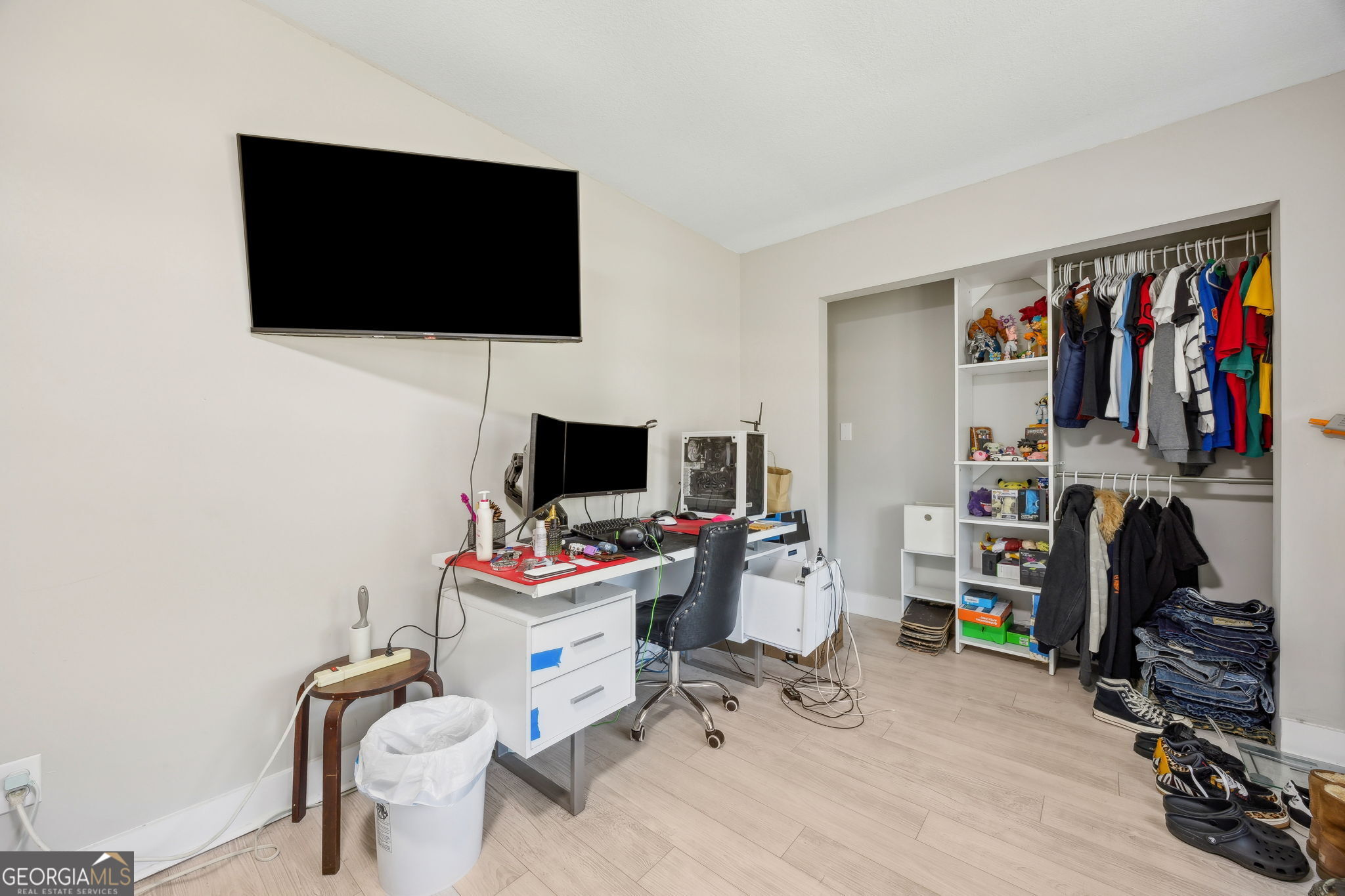 203 Foxwood Circle St. Marys, GA 31558 - Photo 26 of 52 a view of a workspace with furniture and a flat screen tv