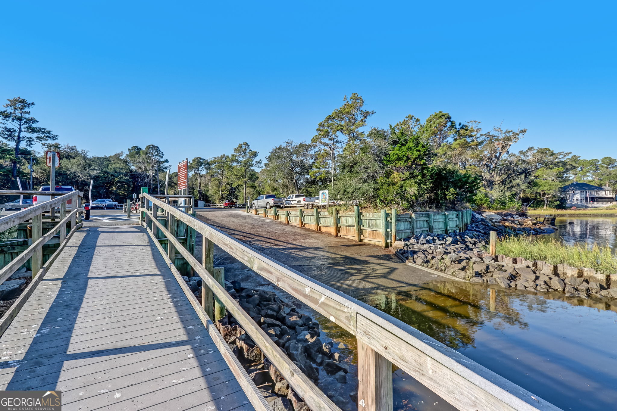 203 Foxwood Circle St. Marys, GA 31558 - Photo 50 of 52 a view of a balcony with chairs
