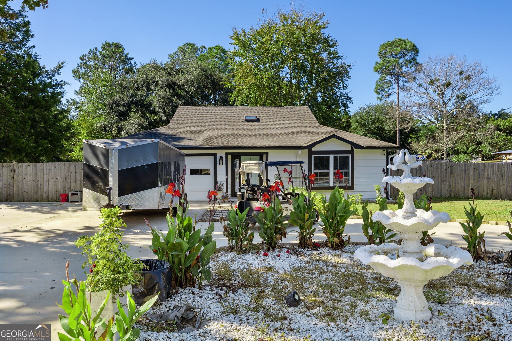 203 Foxwood Circle St. Marys, GA 31558 - Photo 5 of 52 a front view of a house with garden
