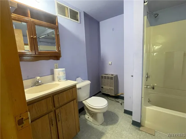 $599,000 | 5841-5847 Ontario Street, Newfane, NY 14126