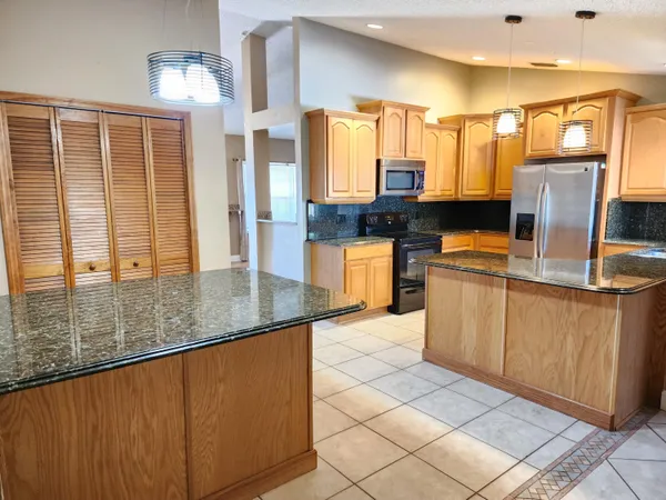 $2,600 | 2153 Royal Poinciana Boulevard, Melbourne, FL 32935