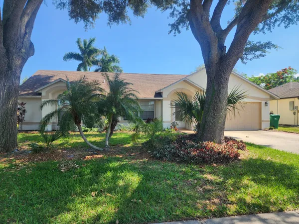 $2,600 | 2153 Royal Poinciana Boulevard, Melbourne, FL 32935