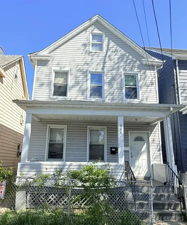 $2,200 | 660 Charles Street, Unit 2, Perth Amboy, NJ 08861