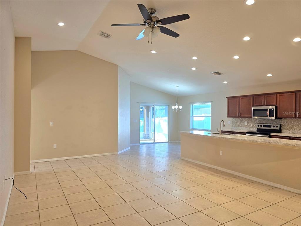 1022 Rivershore Avenue Lakeland, FL 33809 - Photo 3 of 23