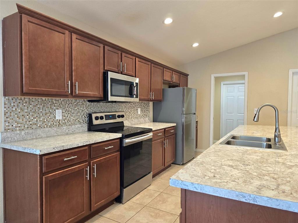 1022 Rivershore Avenue Lakeland, FL 33809 - Photo 5 of 23