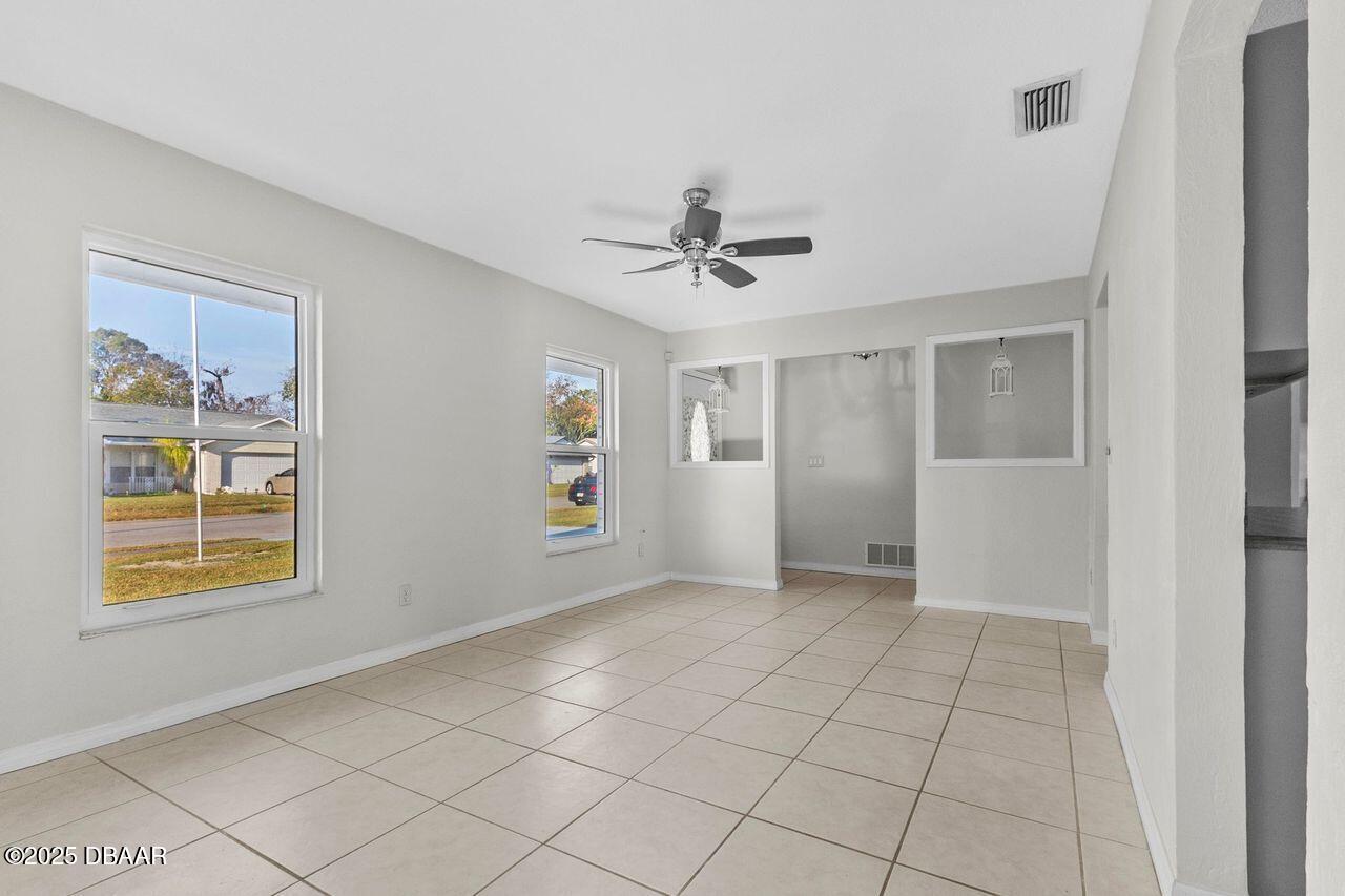 1321 Mollie Road Daytona Beach, FL 32114 - Photo 4 of 17 1321 Mollie front living area with foyer