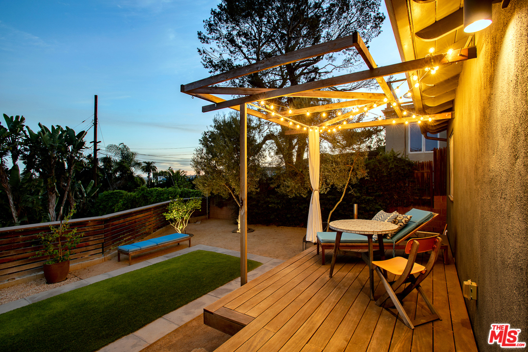 11046 Charnock Road Los Angeles, CA 90034 - Photo 14 of 29