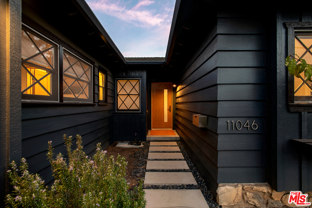 11046 Charnock Road Los Angeles, CA 90034 - Photo 3 of 29