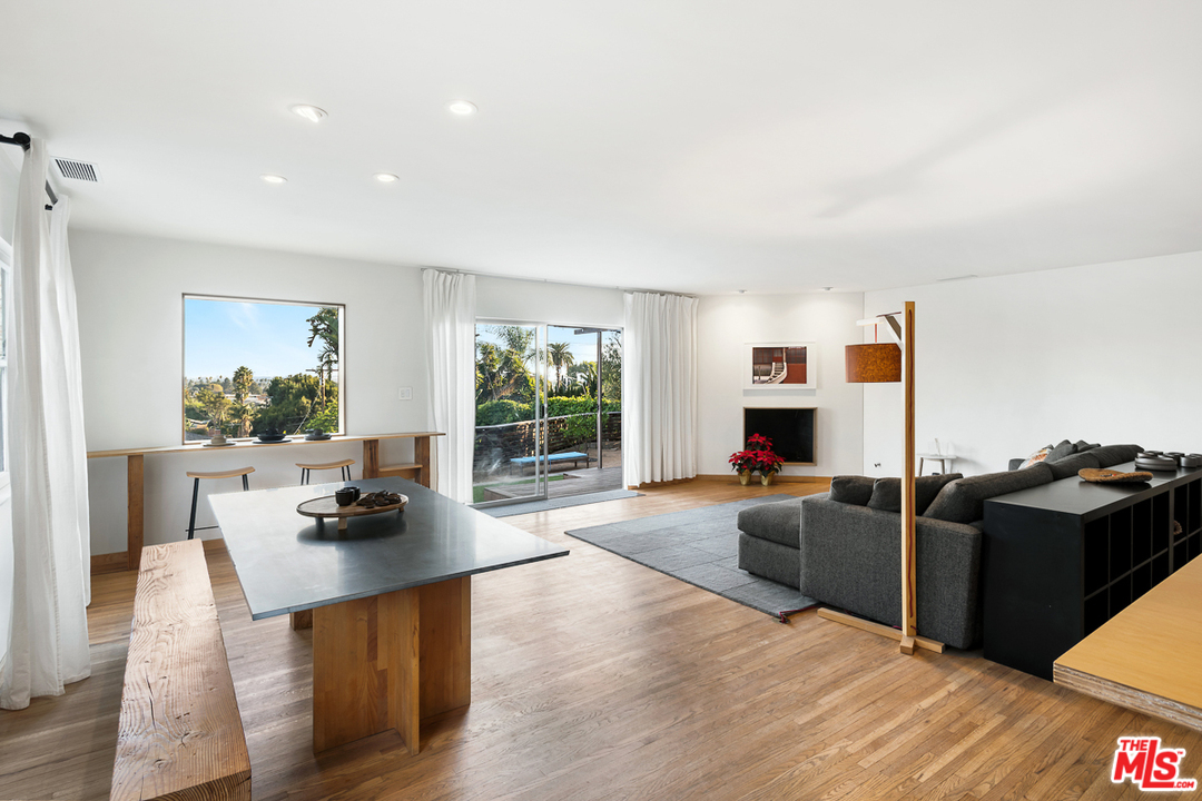 11046 Charnock Road Los Angeles, CA 90034 - Photo 5 of 29