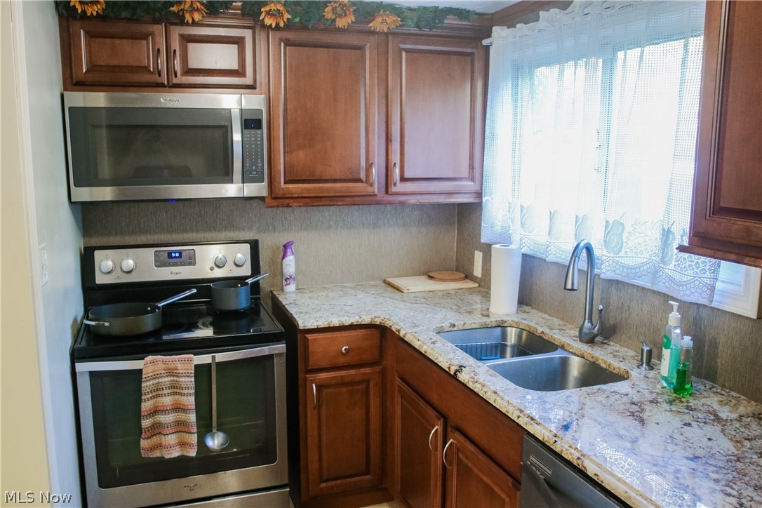 2561 South Taylor Road Cleveland Heights, OH 44118 - Photo 4 of 28 Gallery Image 4