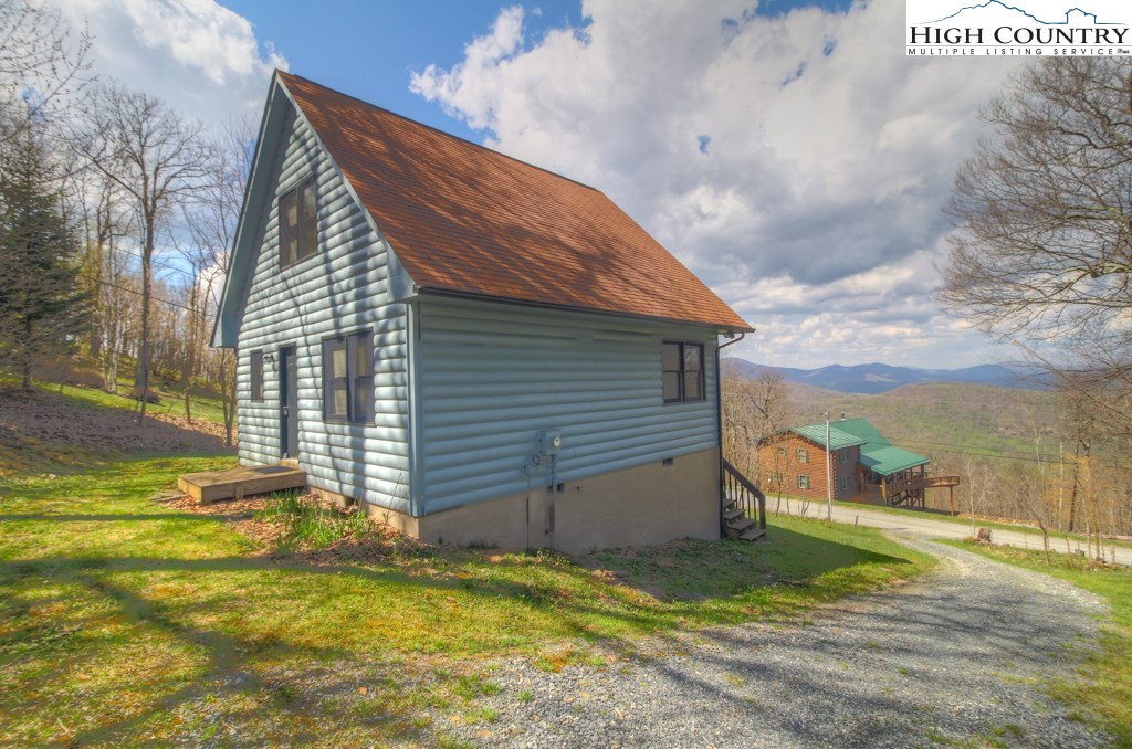 327 Running Deer Trail Boone, NC 28607 - Photo 3 of 18 Gallery Image 3