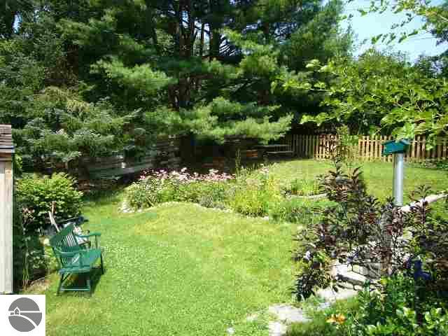 550 Bloomfield Road Traverse City, MI 49686 - Photo 9 of 12 1700750-8.JPG