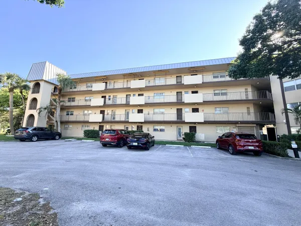 $179,900 | 6260 South Falls Cir Drive, Unit 201, Lauderhill, FL 33319