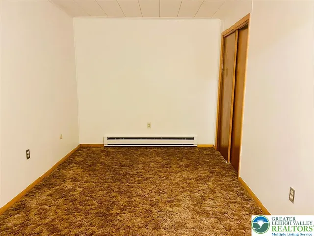 a view of empty room with window