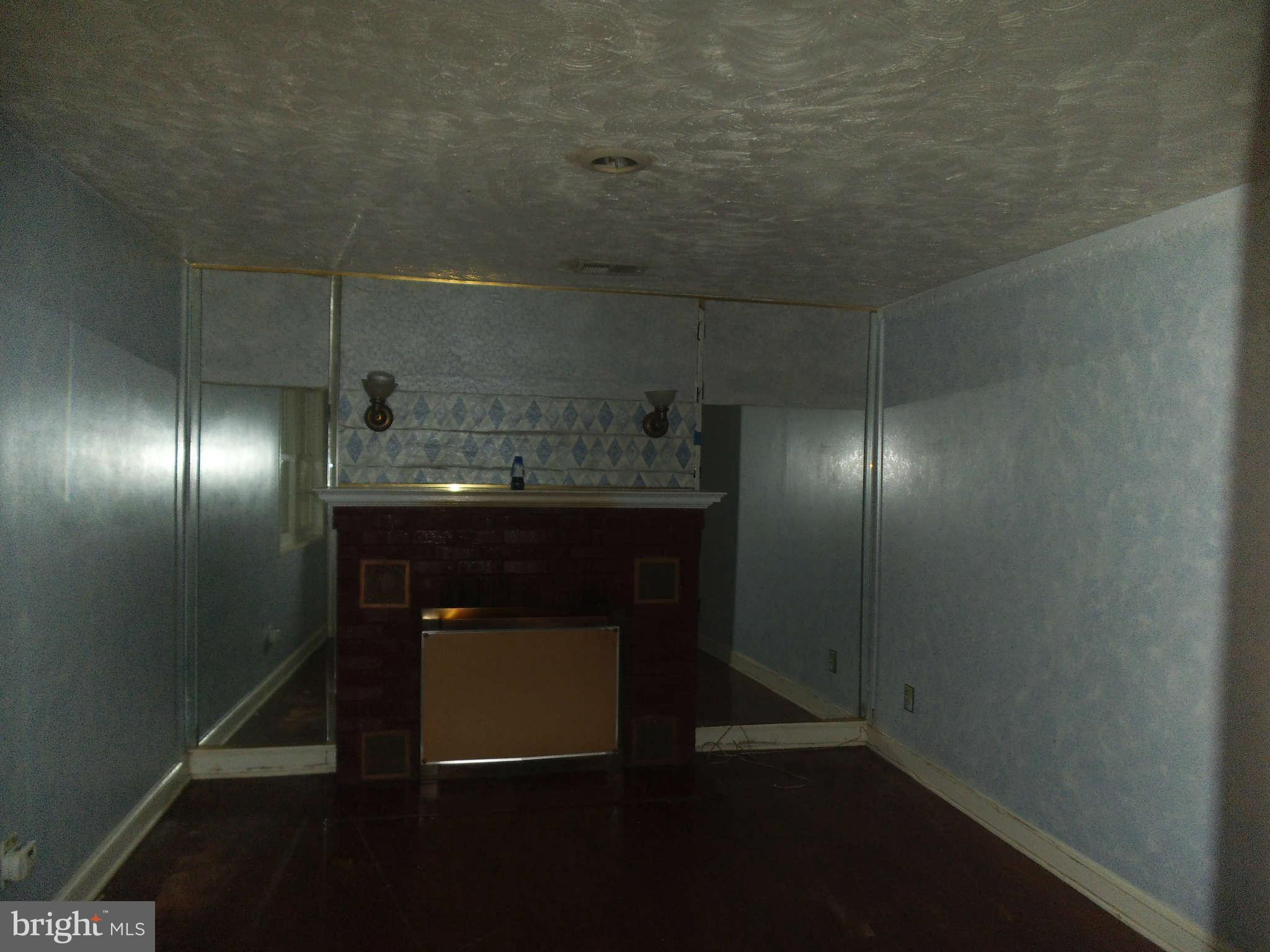 9524 Temple Hill Road Clinton, MD 20735 - Photo 2 of 7 Living Room