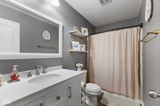 $259,900 | 3190 Park View Drive, Columbus, IN 47201