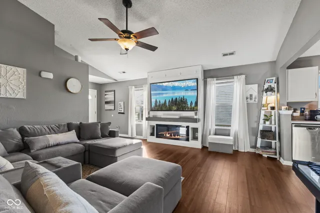 $259,900 | 3190 Park View Drive, Columbus, IN 47201