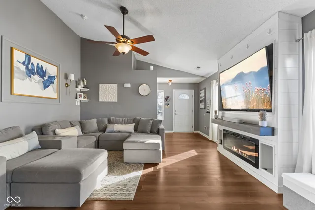 $259,900 | 3190 Park View Drive, Columbus, IN 47201