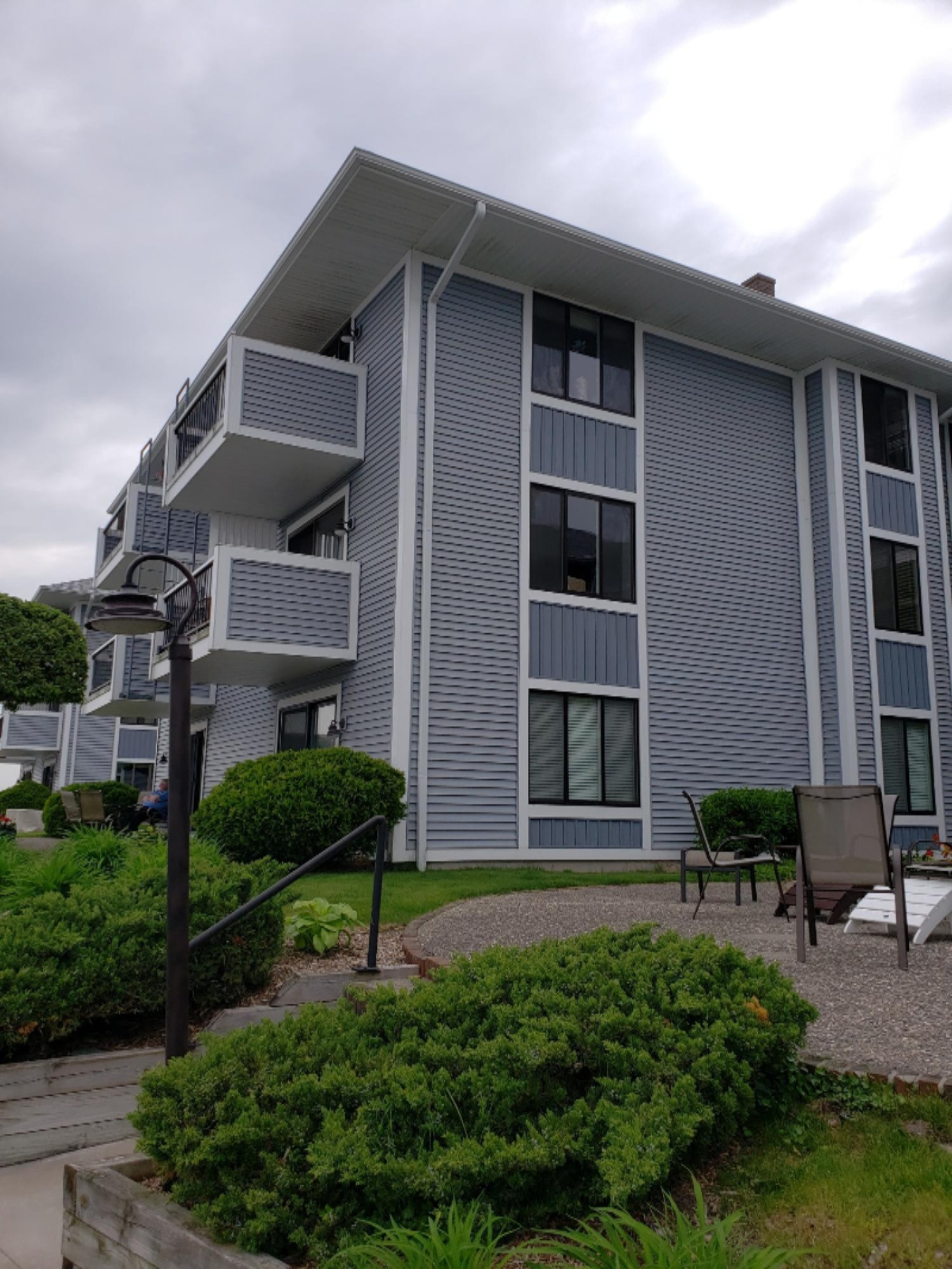 400 Lakeview Court, Unit C17 Spring Lake, MI 49456 - Photo 3 of 22 20190604_110012
