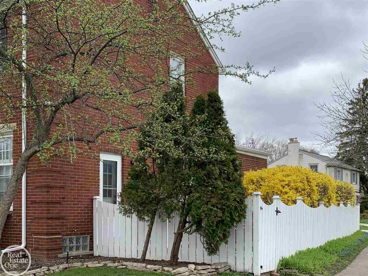 404 Lothrop Road Grosse Pointe, MI 48236 - Photo 27 of 33 50005581-26.JPG