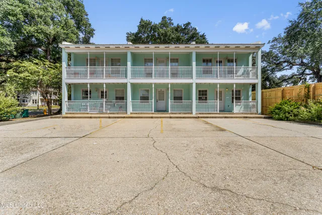 $1,395,000 | 1496 Beach Boulevard, Biloxi, MS 39530