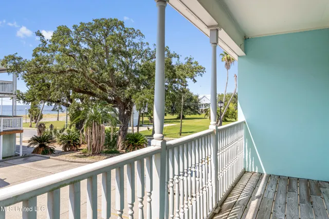 $1,395,000 | 1496 Beach Boulevard, Biloxi, MS 39530