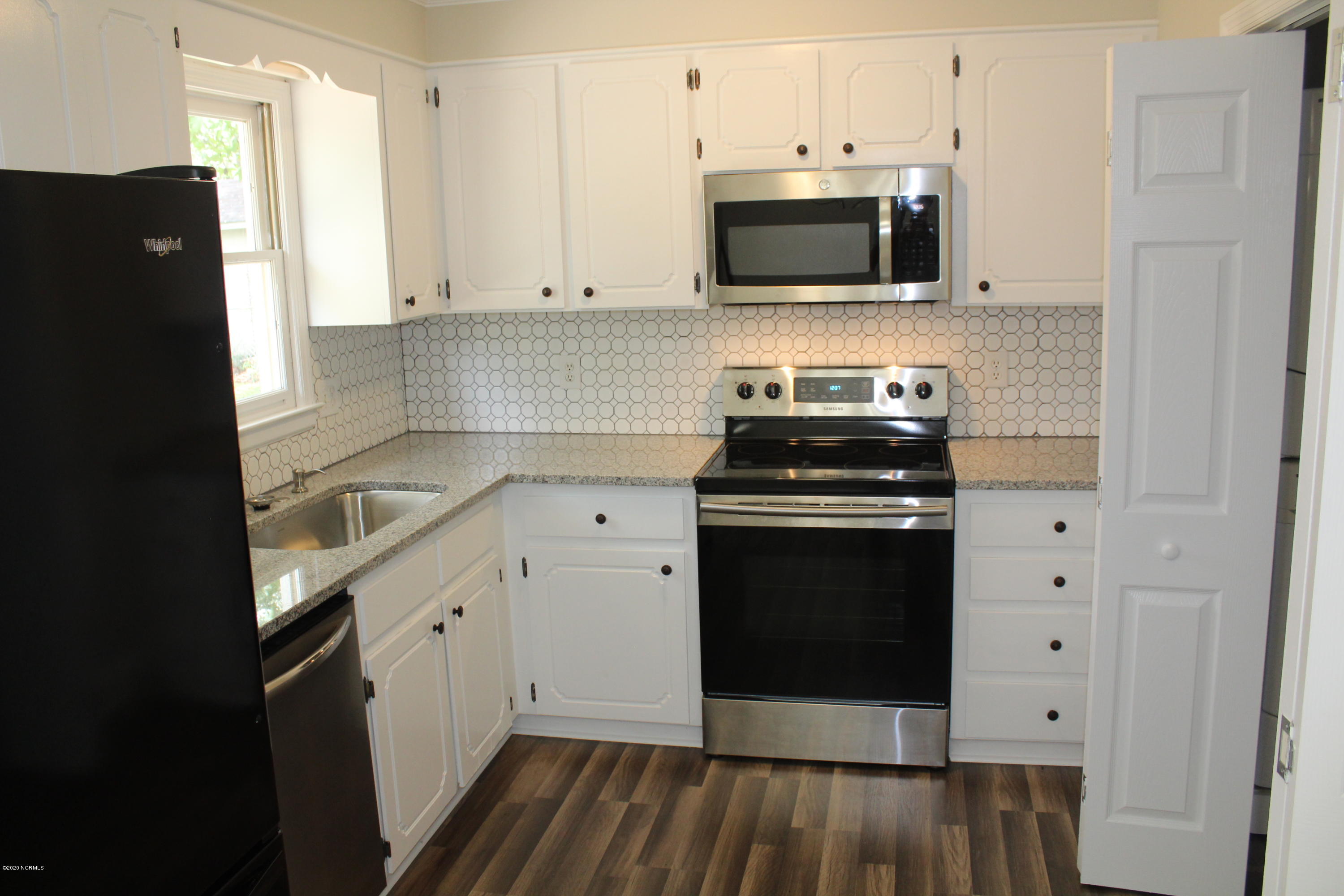 110 Springhill Road Wilmington, NC 28411 - Photo 7 of 20 IMG_3910