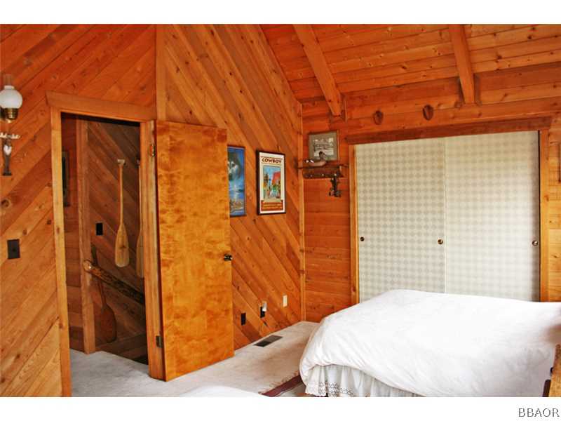 39404 Lodge Road Fawnskin, CA 92333 - Photo 15 of 25 Bedroom.