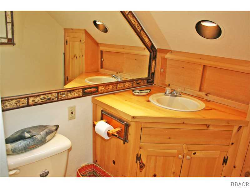39404 Lodge Road Fawnskin, CA 92333 - Photo 20 of 25 Bathroom.