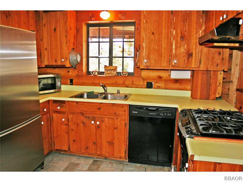 39404 Lodge Road Fawnskin, CA 92333 - Photo 9 of 25 Kitchen.