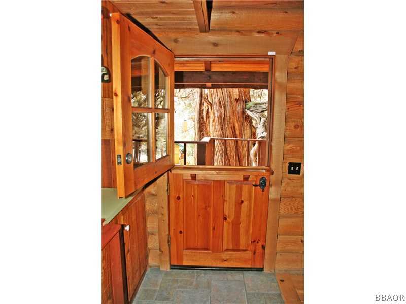 39404 Lodge Road Fawnskin, CA 92333 - Photo 10 of 25 Kitchen.